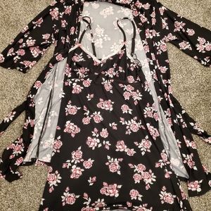 Robe and night gown set